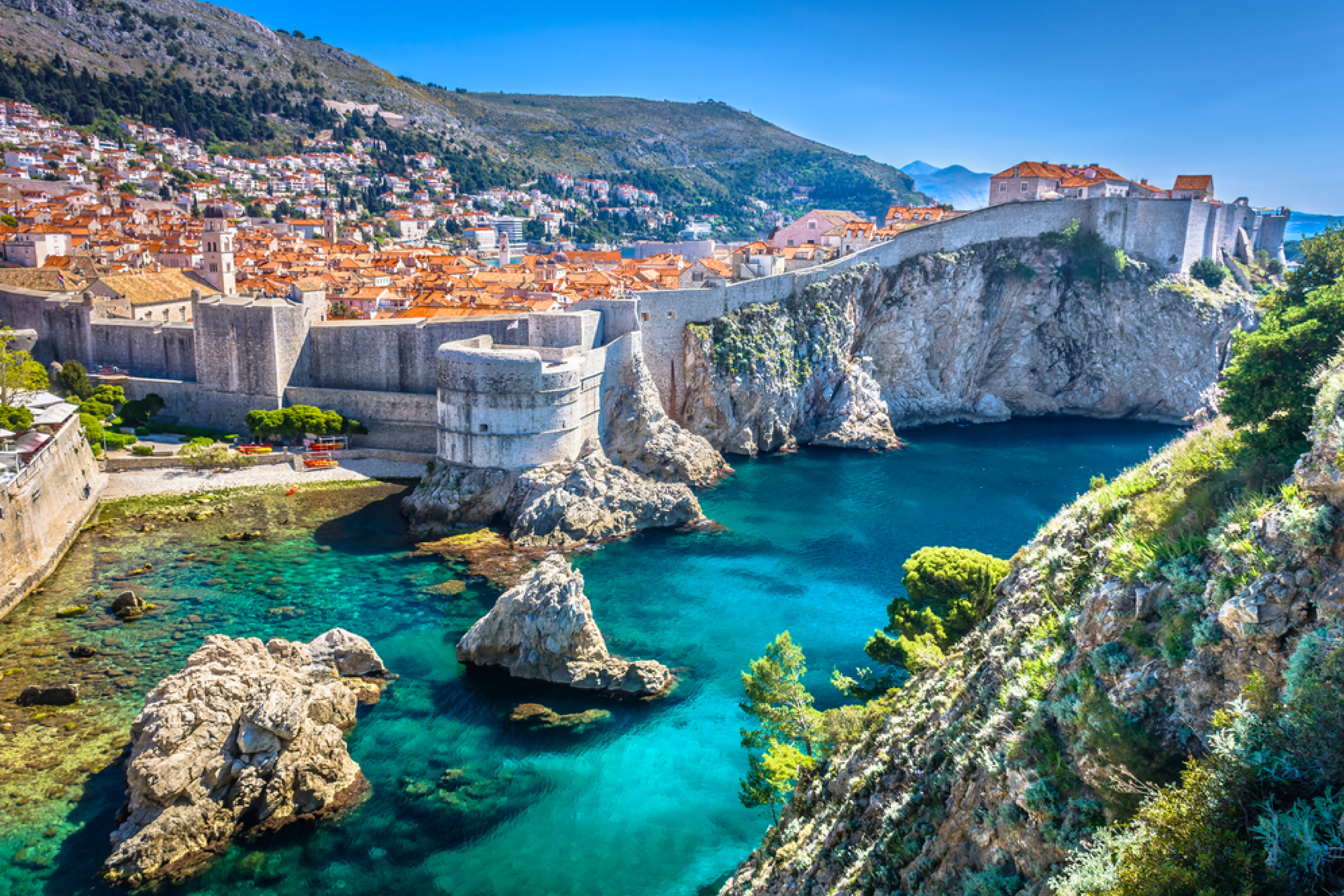 5 Amazing Group Travel Destinations For Adults